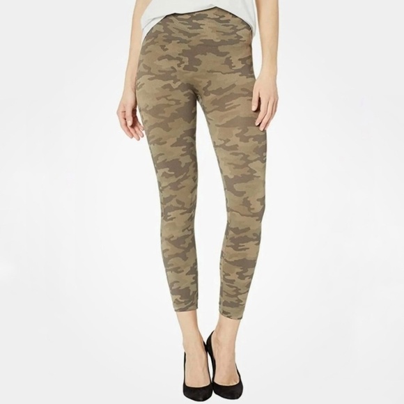 Spanx Look At Me Now Seamless Cropped Leggings - Picture 3 of 7